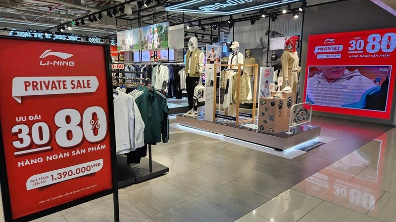 View - Đua nhau giảm giá dịp Black Friday, có nơi giảm 80% vẫn vắng khách | Báo Tri thức và Cuộc sống - TIN TỨC PHỔ BIẾN KIẾN THỨC 24H