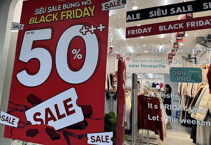 View - Đua nhau giảm giá dịp Black Friday, có nơi giảm 80% vẫn vắng khách | Báo Tri thức và Cuộc sống - TIN TỨC PHỔ BIẾN KIẾN THỨC 24H