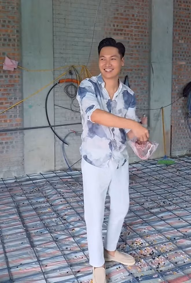 Việc rải đá thạch anh dưới nền hoặc sàn nhà là biện pháp được ưa chuộng trong phong thủy hiện đại. Ảnh: FBNV