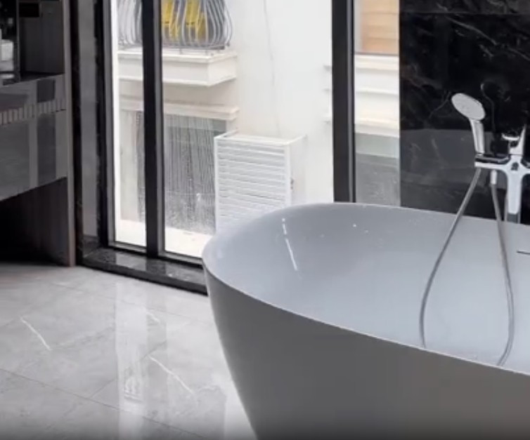 View - Cận cảnh căn nhà "dát vàng" của Huấn Hoa Hồng | Báo Tri thức và Cuộc sống - TIN TỨC PHỔ BIẾN KIẾN THỨC 24H