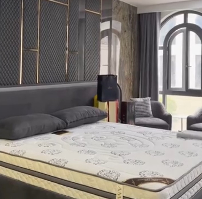 View - Cận cảnh căn nhà "dát vàng" của Huấn Hoa Hồng | Báo Tri thức và Cuộc sống - TIN TỨC PHỔ BIẾN KIẾN THỨC 24H