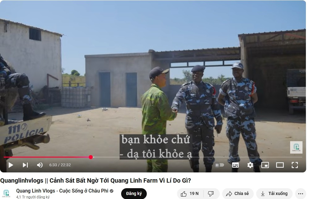 Gần đây, kênh YouTube Quang Linh Vlogs đăng tải clip “Cảnh sát bất ngờ tới Quang Linh Farm vì lý do gì?” thu hút nhiều người xem. Ảnh chụp màn hình
