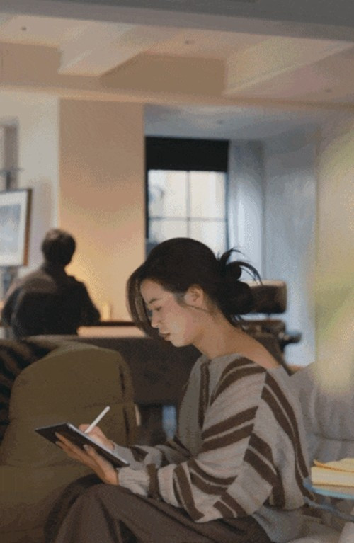 Khi cải tạo, cặp đôi quyết định phá bỏ bố cục cũ, mở tối đa không gian sinh hoạt chung. Ảnh: Toutiao