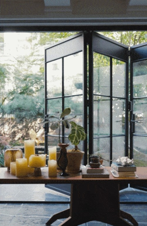 Ba cây thông đen là điểm nhấn, cùng với vườn cây ăn quả và khoảng 60-70 loại cây khác. Ảnh: Toutiao