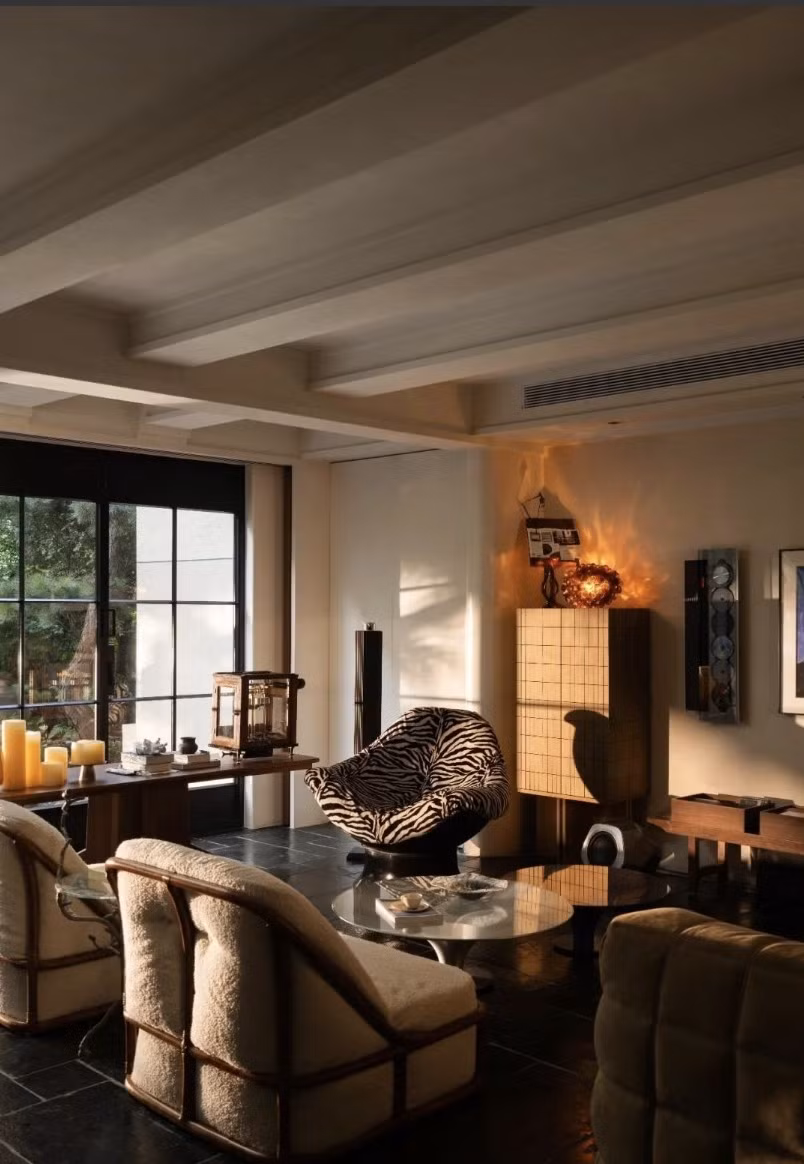 Tuy nhiên, vợ chồng bắt đầu kinh doanh riêng từ năm 2023 nên việc đi lại không còn là trở ngại. Thay vì bán đi, họ cải tạo ngôi nhà thành không gian sống lý tưởng, chuẩn bị kế hoạch nghỉ hưu sớm ở tuổi 40. Ảnh: Toutiao