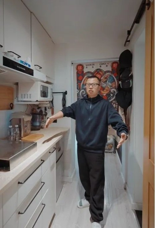 Mỗi món đồ đều trả lời được câu hỏi: Dùng để làm gì? Dùng bao lâu? Có thay thế được không? Ảnh: Toutaio