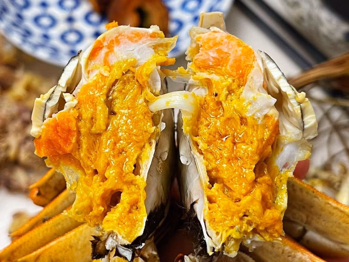 Ở phân khúc bình dân, cua lông cỡ nhỏ dưới 100 gram mỗi con, giá 75.000 - 100.000 đồng nhưng ít gạch. Ảnh: Facebook