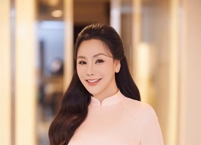 Ngoài giọng hát nội lực, Hồ Quỳnh Hương còn được khán giả nhớ đến với hình ảnh "nữ đại gia đất mỏ" của showbiz Việt. Ảnh: Internet