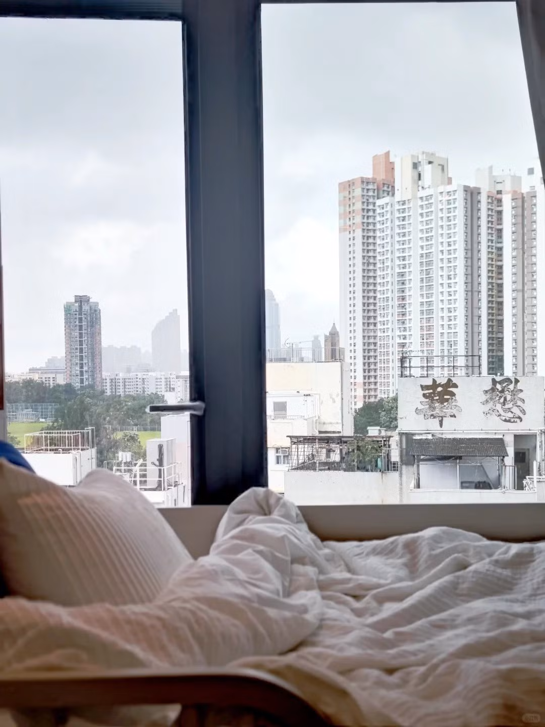 Nhờ chiều cao trần lý tưởng, không gian nghỉ ngơi vẫn thoải mái, không hề bí bách. Ảnh: Sohu Mời độc giả xem video: Nhà 25m2 - cơ hội cho nhiều người. Nguồn: VTV24