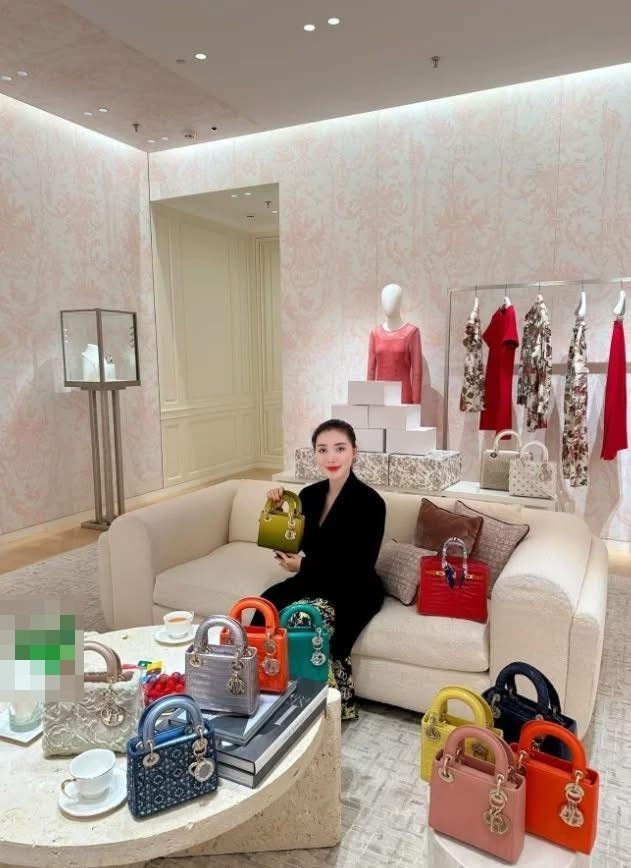 View - Khối tài sản khủng của Ngân Collagen trước khi vướng ồn ào | Báo Tri thức và Cuộc sống - TIN TỨC PHỔ BIẾN KIẾN THỨC 24H