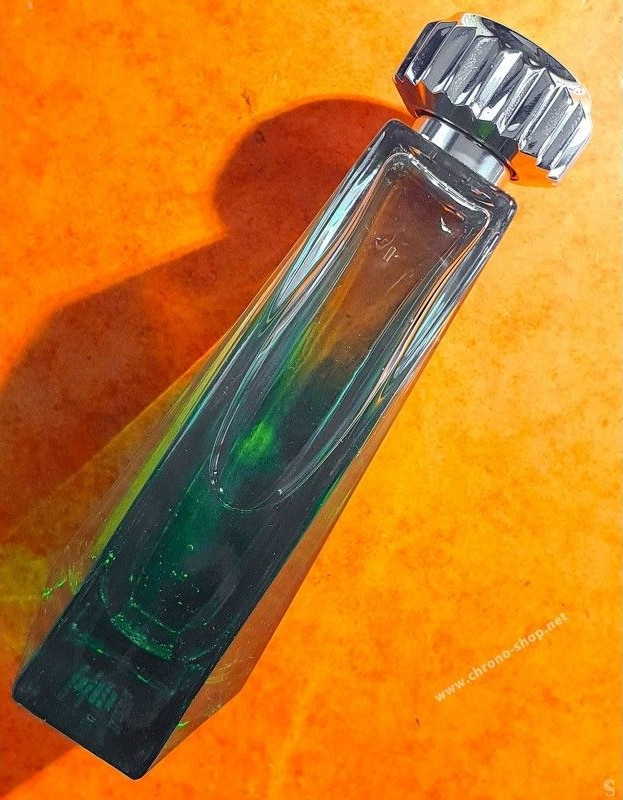 Trong khi Rolex nổi tiếng toàn cầu với những chiếc đồng hồ, những vật phẩm quý hiếm như chai nước hoa này cho thấy ngôn ngữ thiết kế của thương hiệu không chỉ giới hạn ở đồng hồ. Ảnh: Chrono shop