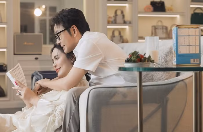 Nội thất được lựa chọn kỹ lưỡng theo phong cách quý tộc. Ảnh: FBNV