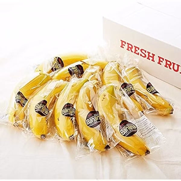 Mỗi quả chuối Gokusen được vận chuyển từ vùng núi xa xôi đến cảng, có nơi phải mất hơn 10 tiếng đi đường đồi dốc. Ảnh: Amazon