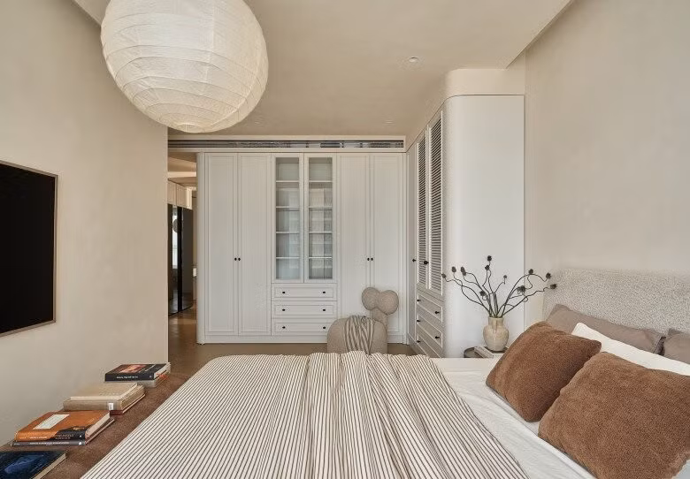 Tủ quần áo kịch trần. Ảnh: FBNV