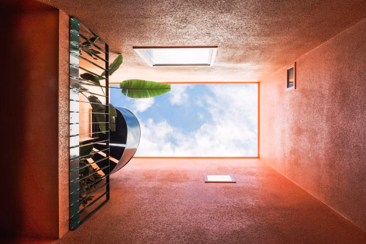 Đây cũng là khoảng không gian nơi chỉ cần ngẩng đầu lên là có thể ngắm trọn vẹn mây trời xanh trong. Ảnh: Phan Trọng Tín - Minh Anh