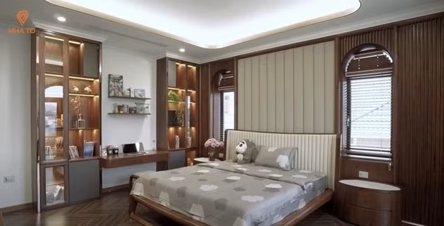 Phòng ngủ dành cho con gái gia chủ trẻ trung hơn. Ảnh chụp màn hình NhaTo
