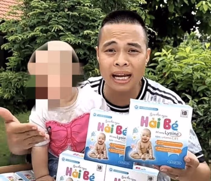 Thông tin Lê Văn Hải (chủ kênh TikTok "Gia đình Hải Sen") bị khởi tố, bắt tạm giam vì bán hàng giả mới đây thu hút sự chú ý của đông đảo cộng đồng mạng. Ảnh: Chụp màn hình