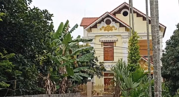 Gia đình Tiktoker đang sinh sống tại ngôi nhà ba tầng khang trang ở thôn Thành Tây, xã Văn Phú, huyện Nho Quan (Ninh Bình). Ảnh: Vietnamnet