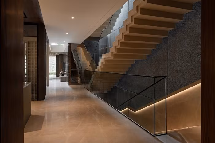 Cầu thang dẫn lên không gian sinh hoạt chính ở tầng 2. Ảnh: Mario Wibowo