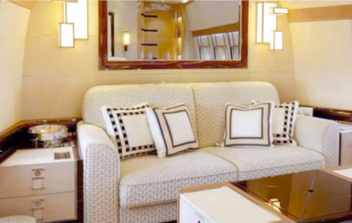 Trong phòng ngủ chính có một chiếc ghế dài. Ảnh: AMAC