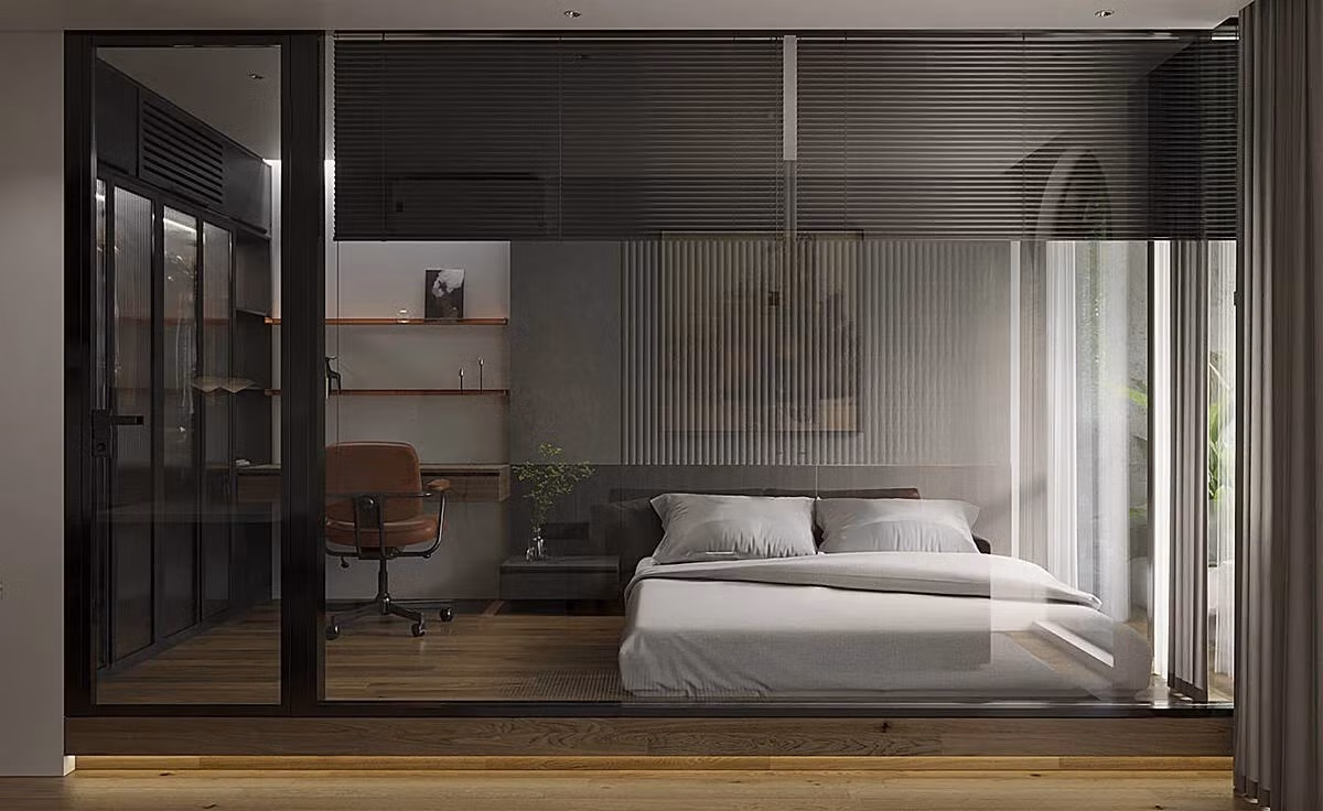 Phòng ngủ với cửa kính kịch trần tạo khung nhìn rộng mở. Ảnh: Triệu Chiến