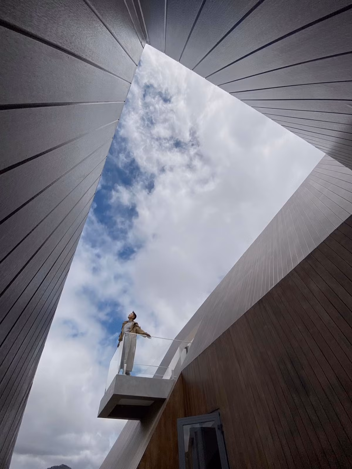 Tóc Tiên đã chi hơn 10 tỷ đồng để hoàn thiện không gian sống bản thân mơ ước. Đầu năm 2020, căn biệt thự được Tóc Tiên mở cửa cho thuê dưới hình thức homestay. Ảnh: FBNV