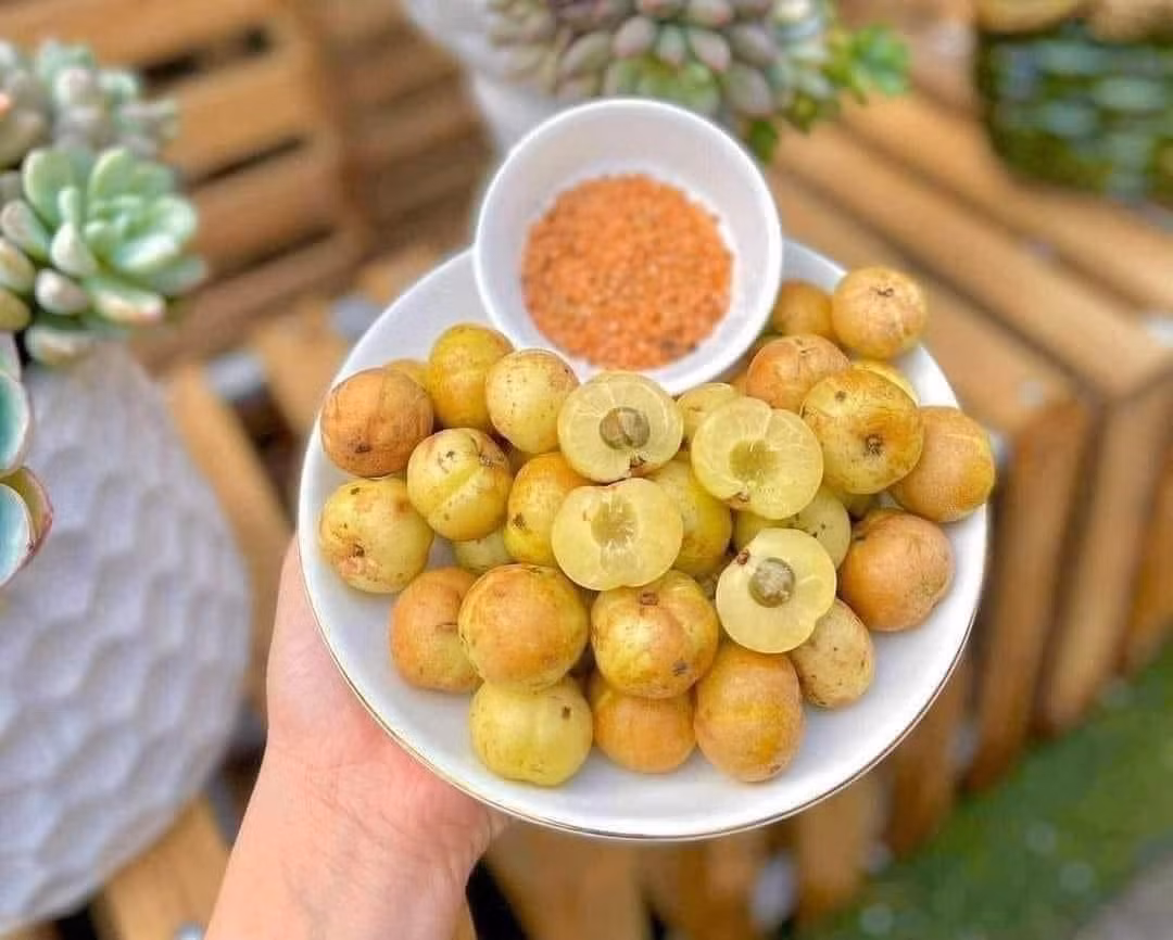 Nhiều khách mua số lượng lớn một lúc để dùng dần hoặc làm quà tặng người thân. Ảnh: Facebook