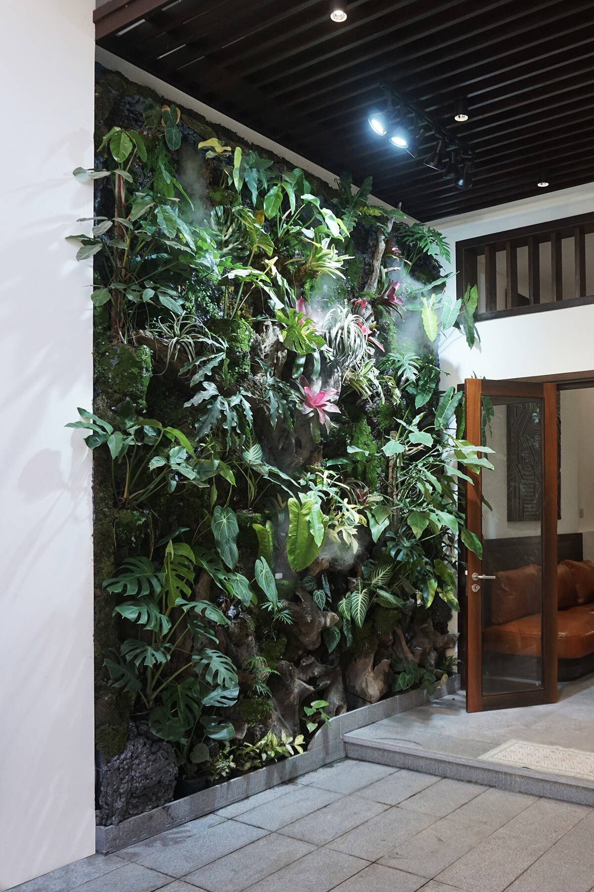 Thảm cây xanh dịu mát tạo nên không gian sống gần gũi với thiên nhiên. Ảnh: Lê Quang Bình