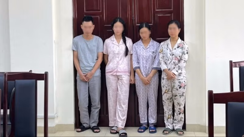 Mới đây, Cơ quan Cảnh sát điều tra Công an TP. Hà Nội đã ra quyết định khởi tố vụ án hình sự và khởi tố bị can, lệnh tạm giam đối với 4 đối tượng về tội Sản xuất, buôn bán hàng giả là lương thực, thực phẩm xảy ra tại Công ty cổ phần thực phẩm HIDA. Ảnh: CAHN