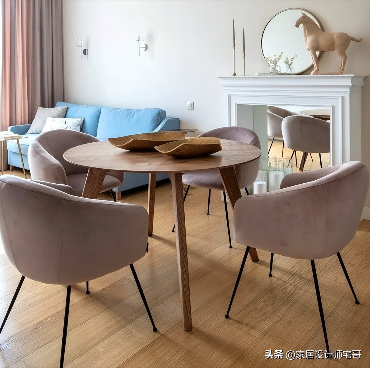 Phòng khách với cửa kính sát trần làm tăng cảm giác rộng gấp dôi so với thực tế. Ảnh: Sohu