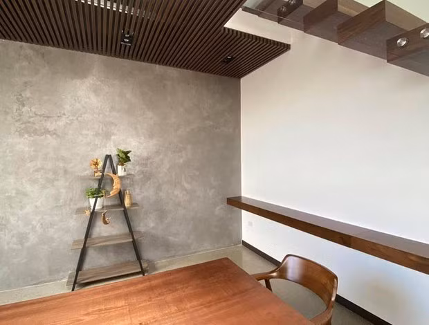 Mọi góc trong nhà đều mang đậm phong cách tối giản. Ảnh: FBNV