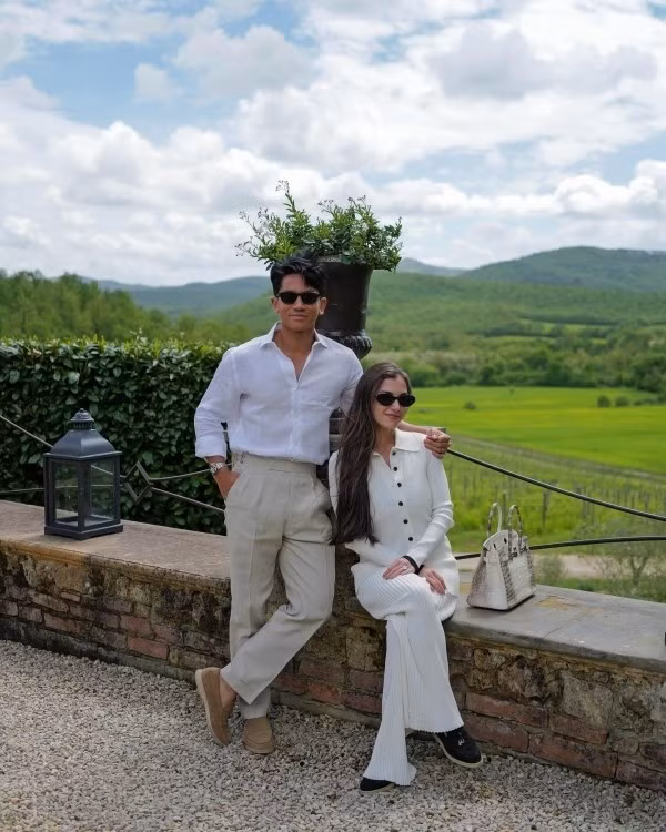 Sinh ra trong nhung lụa, Mateen có cách sống tương đối xa hoa. Anh thường dành thời gian chơi polo, khám phá những bãi biển đẹp... Ảnh: Instagram