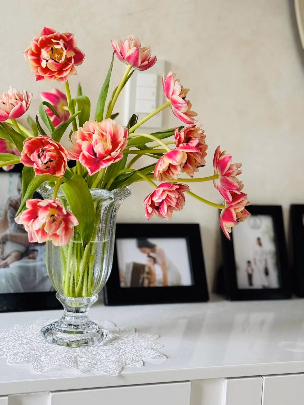 Góc nào cũng ngập tràn sắc hoa. Ảnh: FB Ngọc Lan Nguyễn >>> Mời độc giả xem video: nhà 25m2 - cơ hội cho nhiều người. Nguồn: VTV24