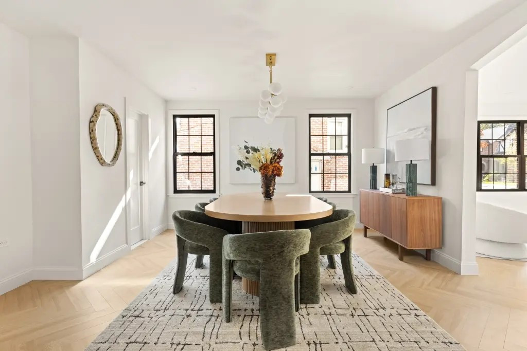 View - Cận cảnh ngôi nhà thơ ấu của ông Trump rao bán hơn 60 tỷ đồng | Báo Tri thức và Cuộc sống - TIN TỨC PHỔ BIẾN KIẾN THỨC 24H