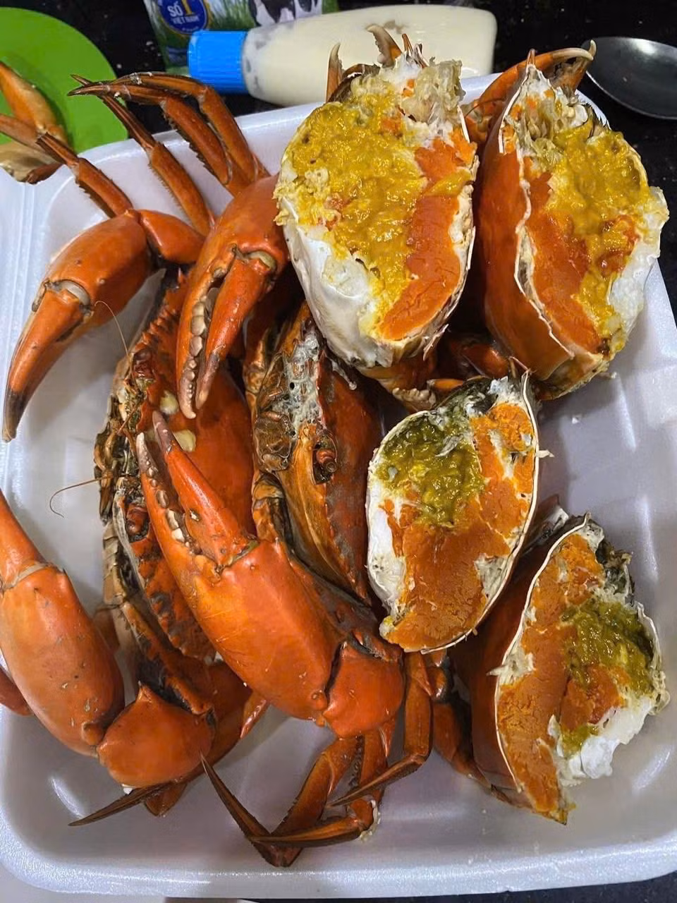 Thời gian gần đây, giá cua gạch loại 1 tại Cà Mau được thương lái thu mua với giá lên tới 700.000 đồng/kg, gấp đôi cùng kỳ 2024. Ảnh: Facebook