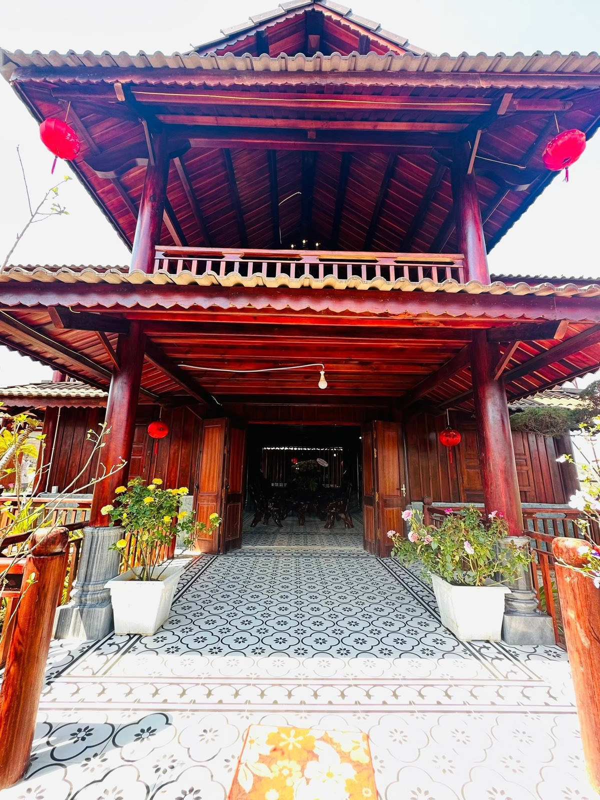 Mới đây, trên trang cá nhân, nghệ sĩ Hoàng Mập khoe cận cảnh biệt phủ rộng khoảng 10.000m2 tại Lâm Đồng vừa hoàn thiện. Ảnh: FB Hoàng Minh Bùi