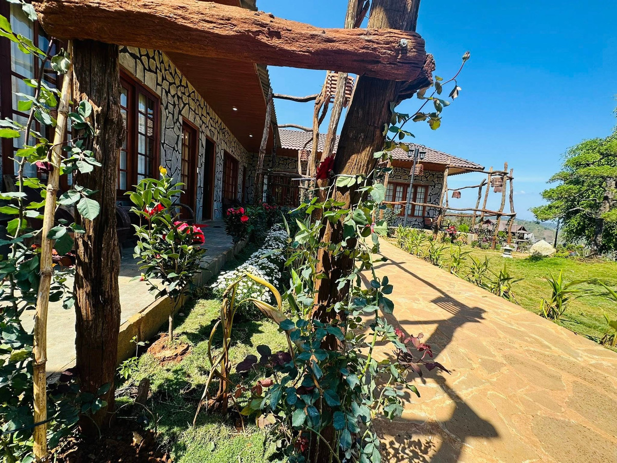 Hai năm qua, Hoàng Mập liên tục đi lại giữa TP HCM và Lâm Đồng để trực tiếp trông coi việc xây dựng công trình. Ảnh: FB Hoàng Minh Bùi