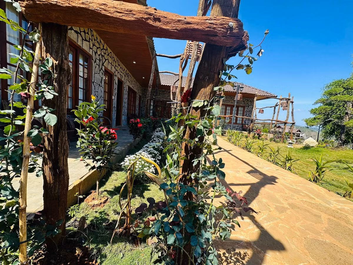 Hai năm qua, Hoàng Mập liên tục đi lại giữa TP HCM và Lâm Đồng để trực tiếp trông coi việc xây dựng công trình. Ảnh: FB Hoàng Minh Bùi