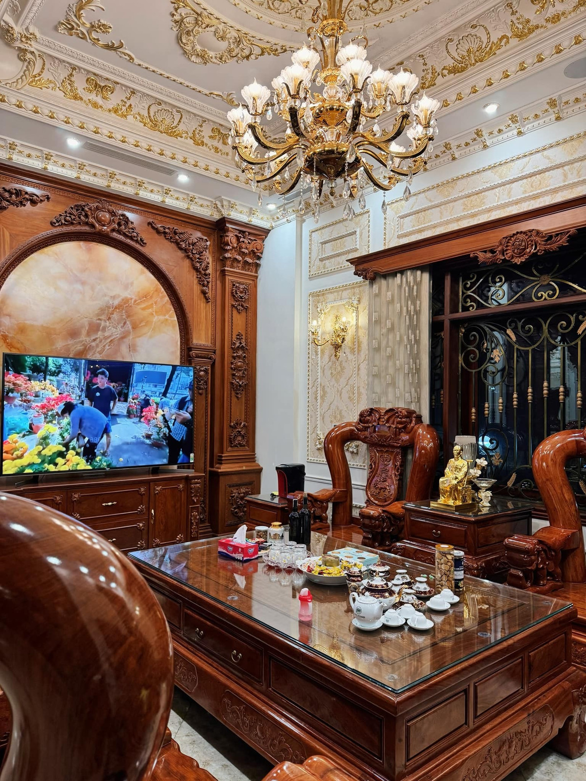 Biệt thự của gia đình Hạnh Xuka khiến nhiều người không khỏi trầm trồ bởi nội thất xa hoa. Ảnh: FBNV