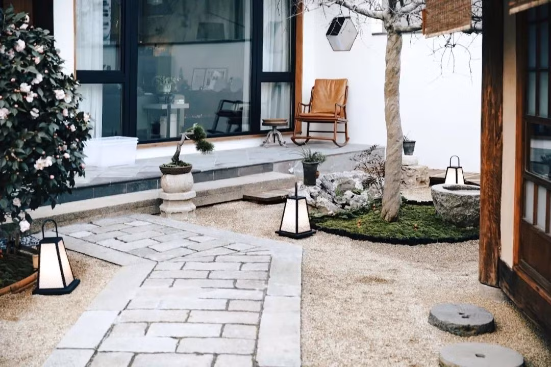 Trong khuôn viên nhà còn có một khu vườn nhỏ theo đúng phong cách Nhật Bản. Ảnh Toutiao