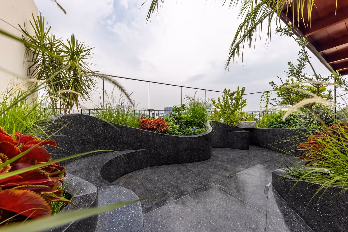 Vì ngôi nhà và khu vườn là sự mở rộng của nhau, nên hai khu vườn được tích hợp với nhau. Ảnh: Hiroyuki Oki