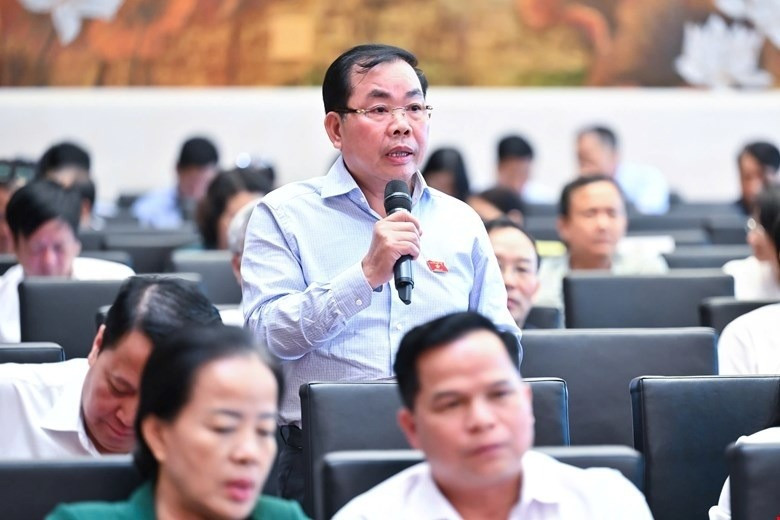 ĐBQH Nguyễn Quang Huân phát biểu tại hội trường kỳ họp thứ 9, Quốc hội khóa XV.