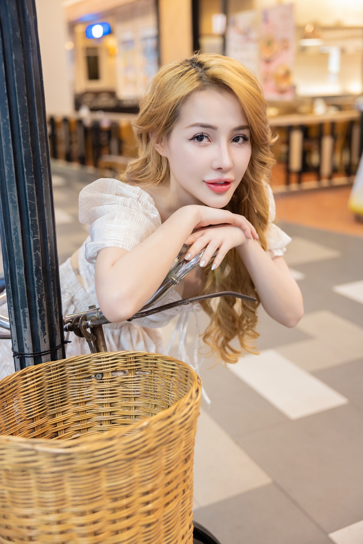 Với nguồn thu nhập lớn từ kinh doanh online đến chạy show, Ngân 98 có trong tay khối tài sản đồ sộ ở tuổi 27. Ảnh: FB DJ Ngân 98