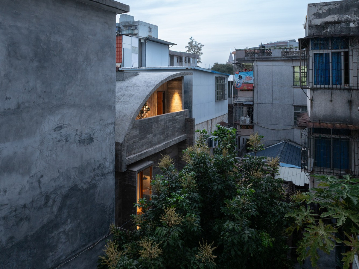 Tọa lạc trong phố cổ tại Huệ Châu (tỉnh Quảng Đông, Trung Quốc), dự án cải tạo nhà Xuebei Home xuất hiện giữa làn sóng đô thị hóa đang dần xóa nhòa bản sắc văn hóa truyền thống. Ảnh: Ce Wang