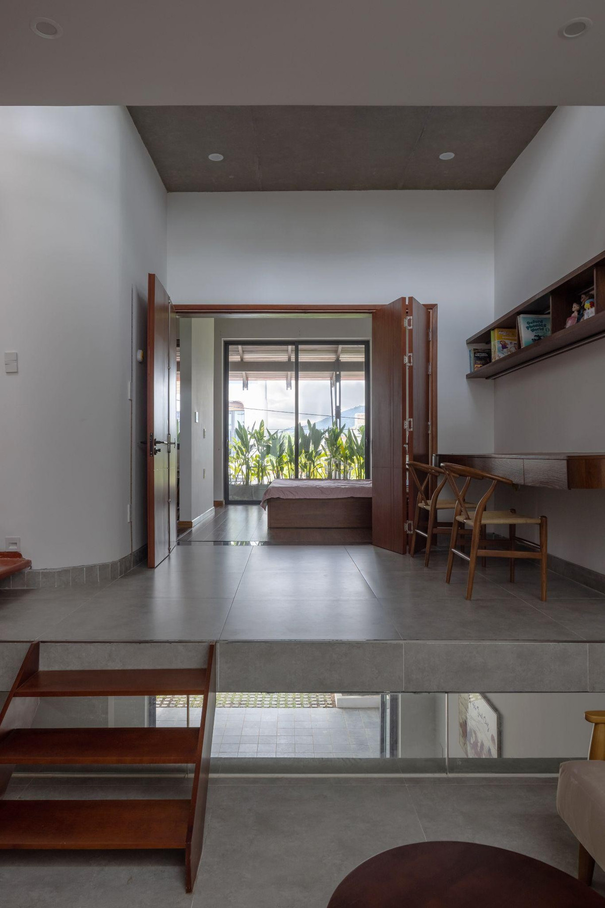 Phòng ngủ và góc học tập của trẻ trên tầng 2. Ảnh: Hoangle