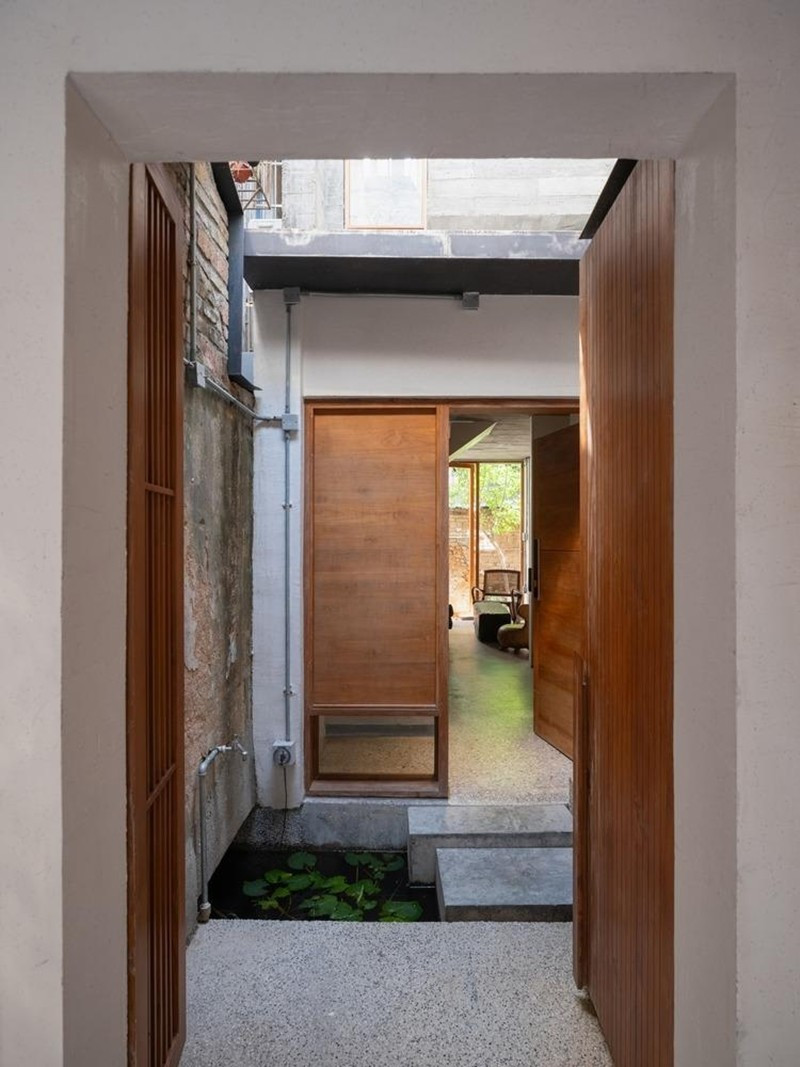 Góc nhỏ được tận dụng làm hồ nước mini trong nhà. Ảnh: Ce Wang