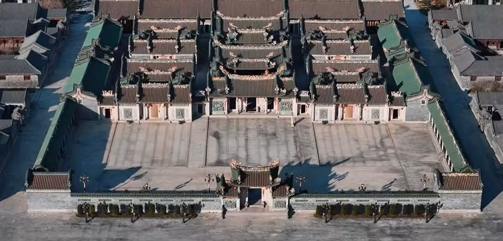 Chính quyền đã ra văn bản yêu cầu chủ nhân tự tháo dỡ công trình trong vòng 45 ngày. Nếu quá thời hạn mà không chấp hành, lực lượng chức năng sẽ tiến hành cưỡng chế theo quy định. Ảnh; Sina