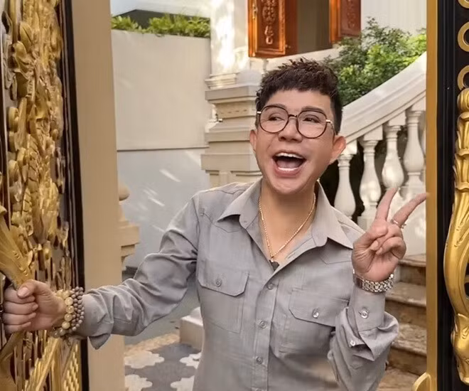 Khi vào TP HCM, nam ca sĩ sống cùng vợ chồng em gái và em trai trong căn biệt thự sang trọng. Ảnh chụp màn hình