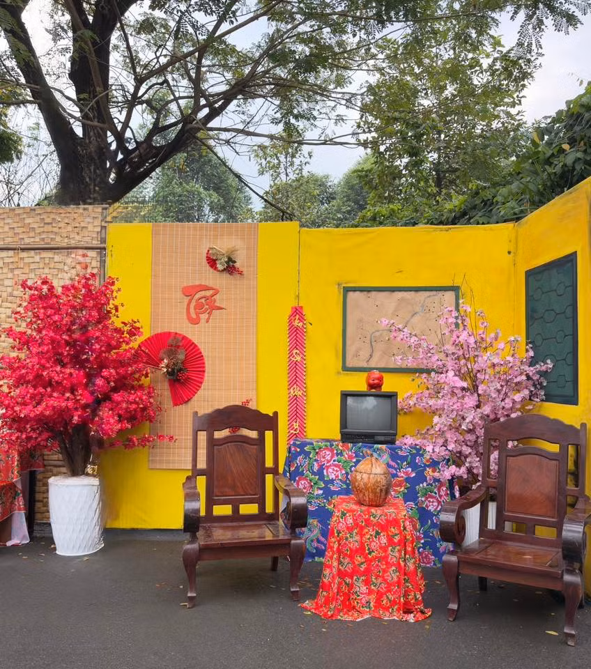 Nữ nghệ sĩ khiến nhiều người bất ngờ khi dành trọn 2 ngày để thiết kế khu vườn nhà cổ đầy hoài niệm. Ảnh: FB Trịnh Kim Chi