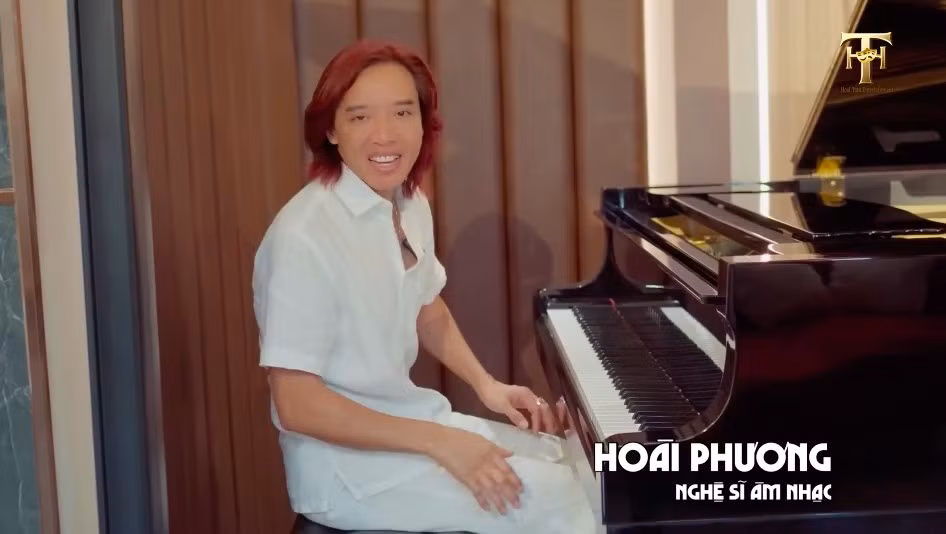 Chồng nữ danh hài cho biết, sau khi nhận nhà thô đã dành hơn 1 năm 2 tháng để hoàn thiện. Toàn bộ nội thất từ đèn pha lê, ghế, giường, bàn ăn... đều được Hoài Phương lên ý tưởng và đặt thi công riêng. Ảnh chụp màn hình